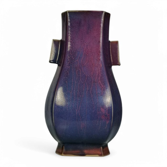 博古珍藏》宋．鈞窯紫釉題字八方貫耳瓶．高40公分．