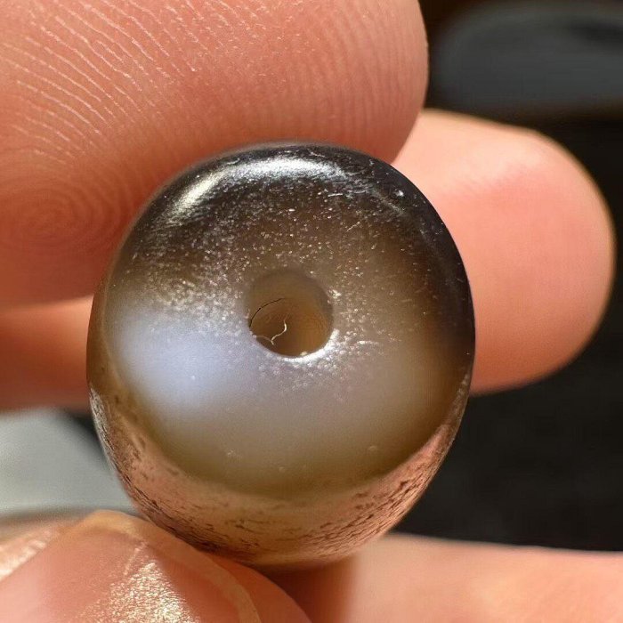 嚴選臺灣工藝小盧精品灰皮福壽天珠，尺寸：37.3x13.4mm，適合收藏家