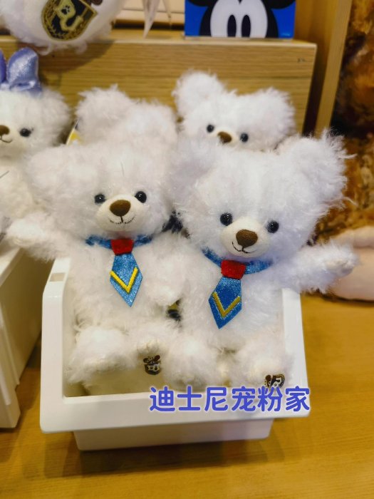 迪士尼蒲熠星同款大學熊奶油毛絨鑰匙扣，官方旗艦店嚴選正品，全新附原盒與吊牌，不容議價。 大學熊、迪士尼、蒲熠星