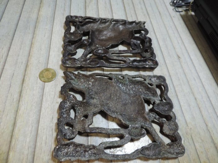 禎安丹雜藝~早期鎏金鑄銅鐵片麒麟鎏銅鏤空麒麟雕片壁掛鎖木掛立盤歲月