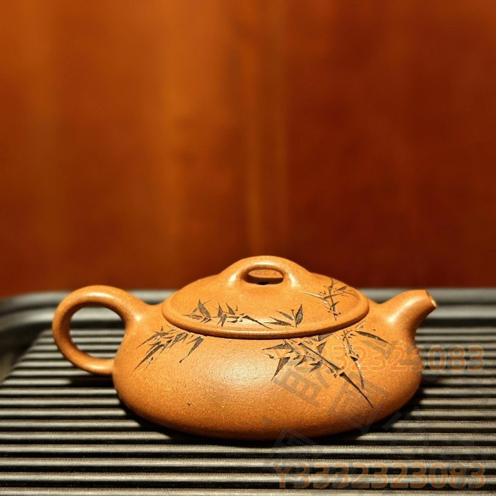 王霞制蟹黃段泥滿工刻繪〈無塵〉紫砂壺｜130cc小品｜三面精工(詩/竹