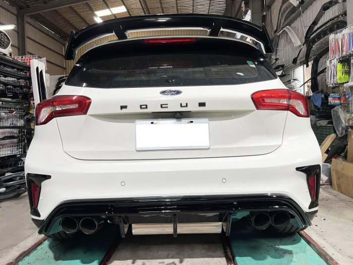 福特 Focus MK4 4.5 五門 MAX版 ABS 四出 鋼琴烤漆黑 後下巴 雙邊雙出 下擾流 MK4後包