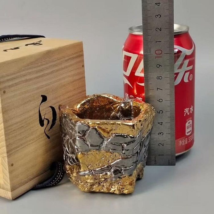 嚴選市川透造新派日本備前燒茶碗，金屬釉未使用，附原箱與陶歷，直徑