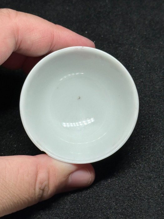 嚴選民國時期粉彩茶杯，火焰雲紋設計，口徑5.8cm，高3.3cm，珍藏級品相