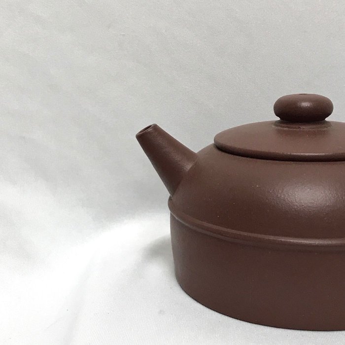 陳子彡》B12[ 荊溪逸公民國早期壺老紫泥砂單孔約250cc] 中國宜興紫砂壺