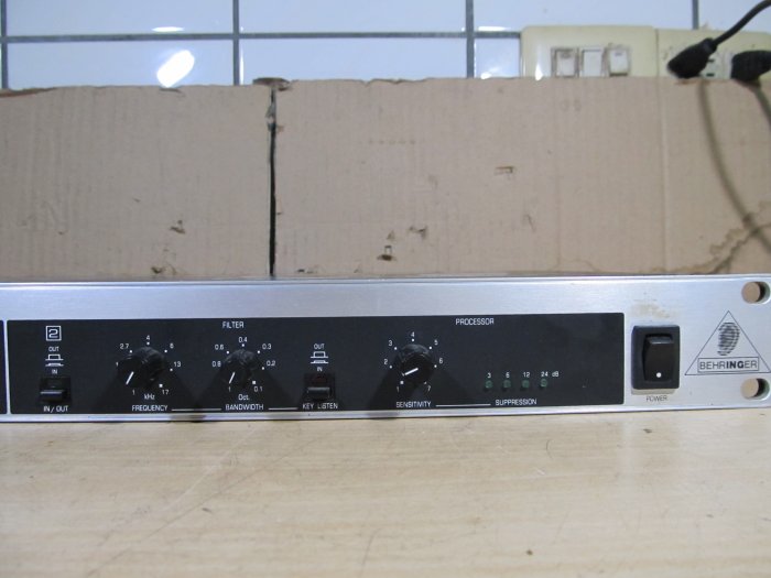 Behringer DE2000 Suppressor | Yahoo拍賣