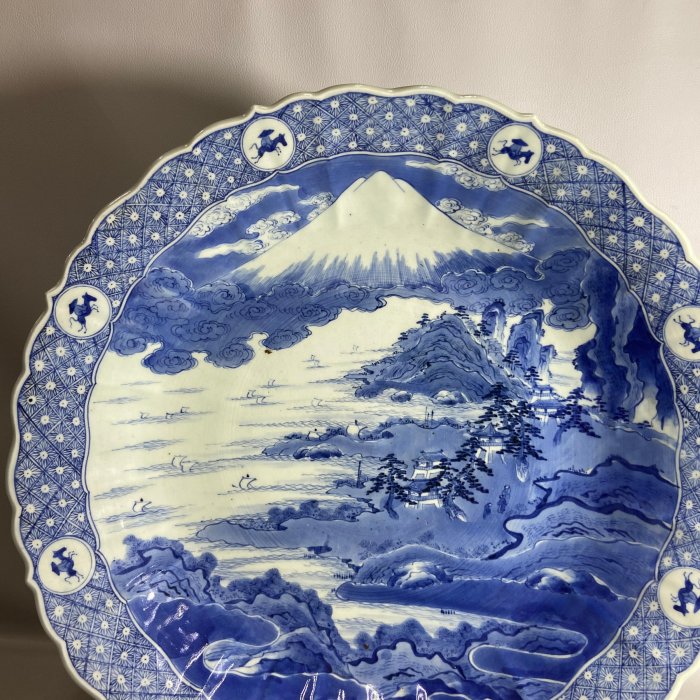 古伊万里　初期伊万里　大明成化年製款　染付　山水文　飾皿　時代箱　M　R7968 古伊万里 初期伊万里 大明成化年製款 染付 山水文 飾皿 時代箱 M