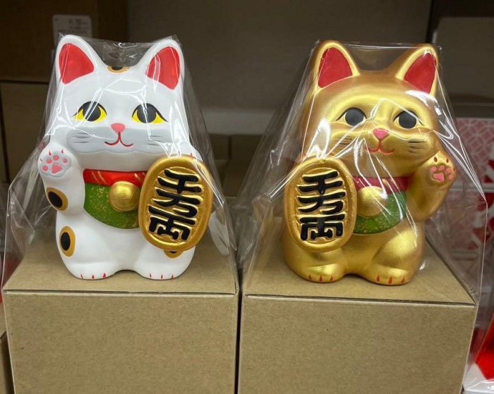 ＊日式雜貨館＊ 日本新年限定 招財貓擺飾 日本擺飾 招福招財貓 居家裝飾 擺飾 貓咪擺飾 馬年擺飾 千萬兩招財貓