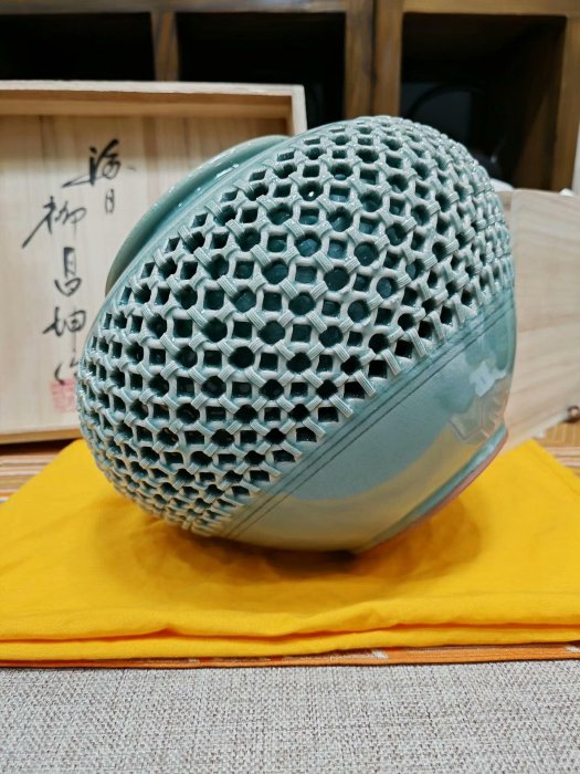 花瓶韓國名家海日柳昌坤作高麗青瓷透刻花瓶雙層鏤空花瓶花入花生花器花