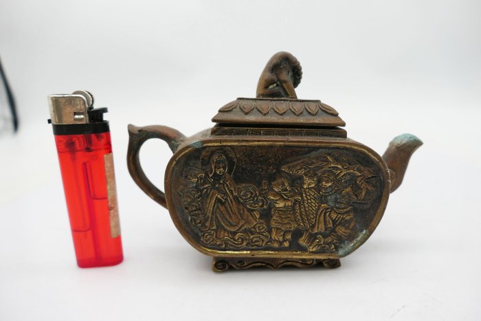 【倉庫整理品】希少品•【成化年製】染付小杯：MT 2-89 小蔡二手挖寶網) 早期青銅觀音+西遊記茶壺茶器銅壺有重量總重量約585g