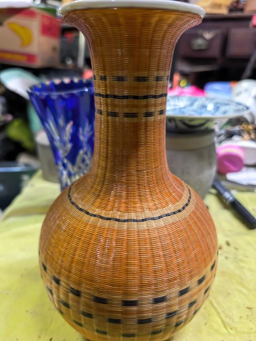 嚴選六七十年代非遺竹編扣瓷花瓶，陶瓷質材，竹編工藝精製，古典雅致