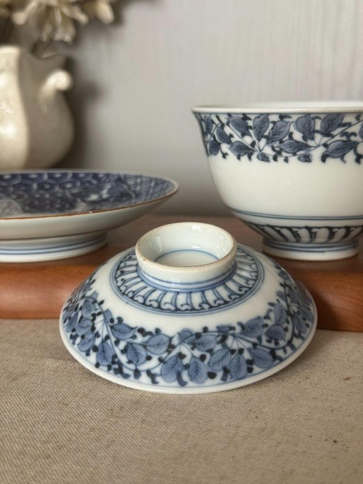 嘉祥堂特制青花纏枝紋老茶蓋碗，日本京都清水焼，直徑9.5cm，全品相藏