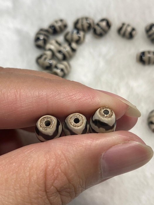 虎牙天珠稀有雙線虎牙天珠數量及其稀有正宗西藏老天珠風化紋明顯功效超