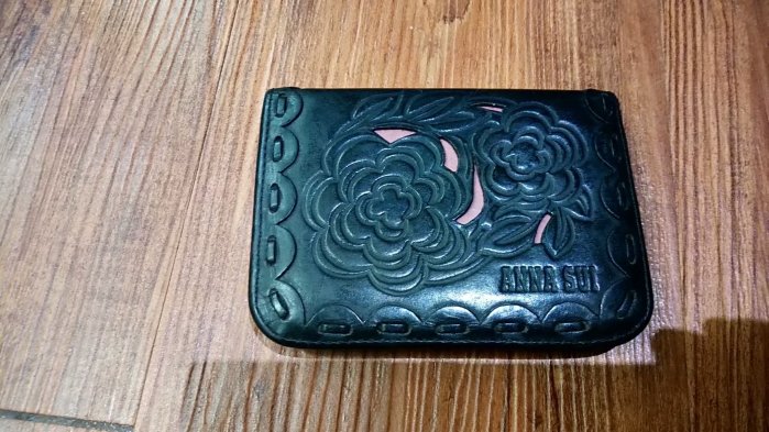 正品. ANNA SUI 安娜蘇雕花皮夾 名片夾 信用卡夾  證件夾