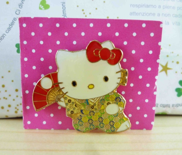 【震撼精品百貨】Hello Kitty 凱蒂貓~KITTY造型徽章-熊谷紅扇