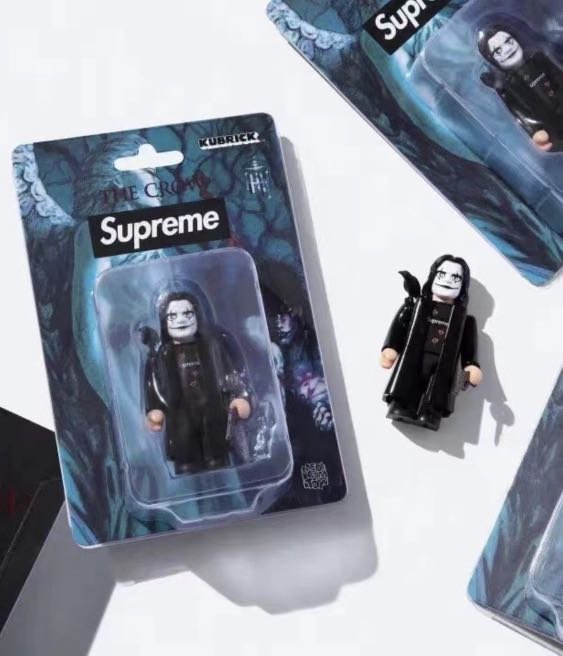 Image. 台中逢甲店BE@RBRICK KUBRICK 100% 庫柏力克熊Supreme/The Crow