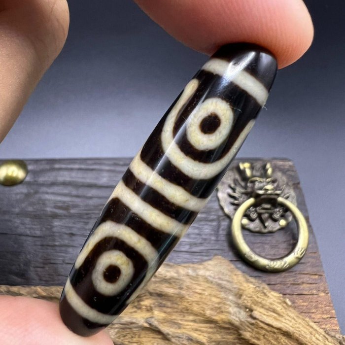 嚴選上肯天珠，如意四眼工藝手工珠，尺寸對孔49.6mm直徑12.2mm，黑白咬