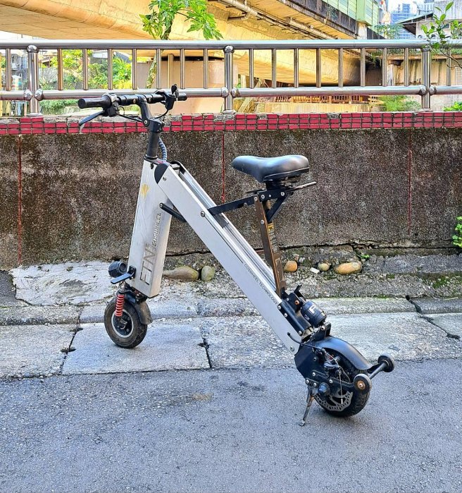 二手~FTN COSWHEEL 折疊電動車 迷你鋰電池滑板車 成人男女士電單車 代步車~功能正常
