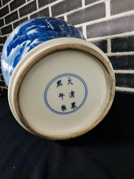 嚴選康熙年制青花山水蓋罐，畫工精湛發色純正，細膩胎質令人稱讚，尺寸