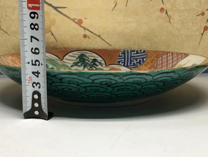 嚴選日本九谷燒老九谷莊三作手繪盤，純手工一筆一劃彩繪，天然礦物釉水