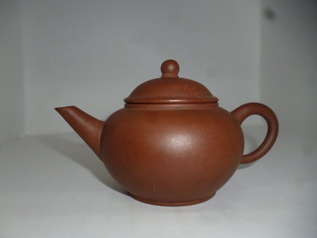 70年代中期外銷鑰匙中「中國宜興」 紫砂水平標準壺5杯(98cc) 微使用品