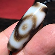 嚴選手工打造的蓮花三眼天珠，瑪瑙精製，風化自然，尺寸：毫米級，適合