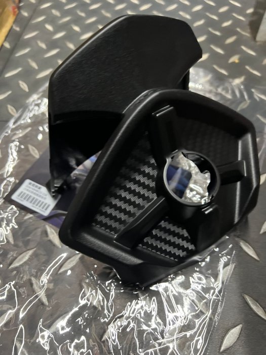 駿馬車業 KOSO 後燈飾蓋 適用車種 SYM MMBCU 碳纖維壓花 行車紀錄器鏡頭使用