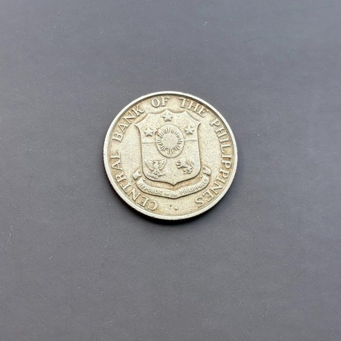 1962年菲律賓10分銅鎳合金硬幣，精巧17.8mm，嚴選古錢收藏推薦。1962年