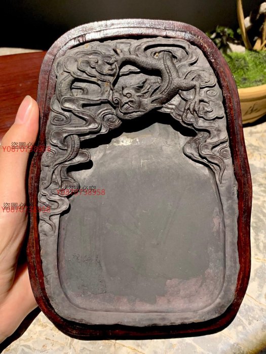七八十年代，端溪名硯，老宋坑紫端，手工雕刻，龍紋，原裝木盒，木蓋邊