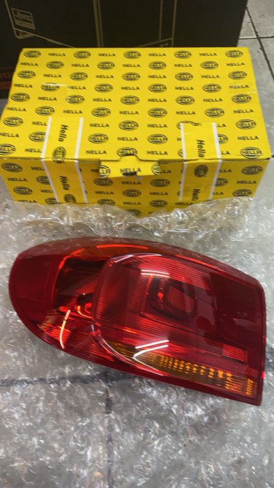 Tiguan 2011-2015 左外尾燈 hella