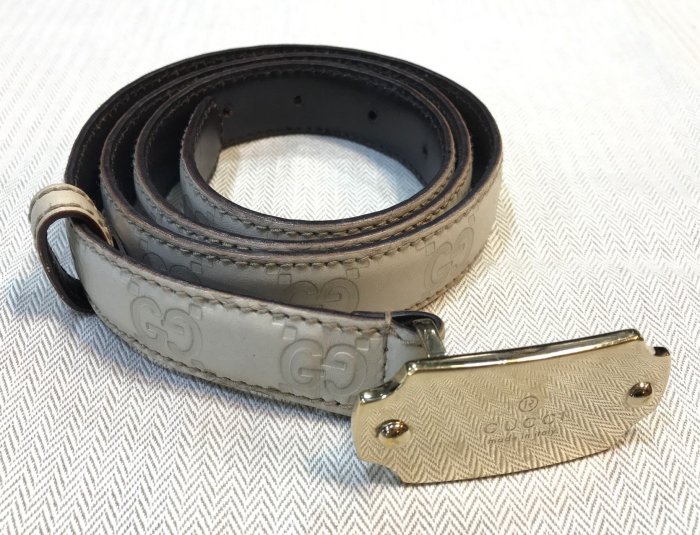 《當肯二手名品》GUCCI 米白色 皮革 壓紋 雙G LOGO 皮帶 ㊣