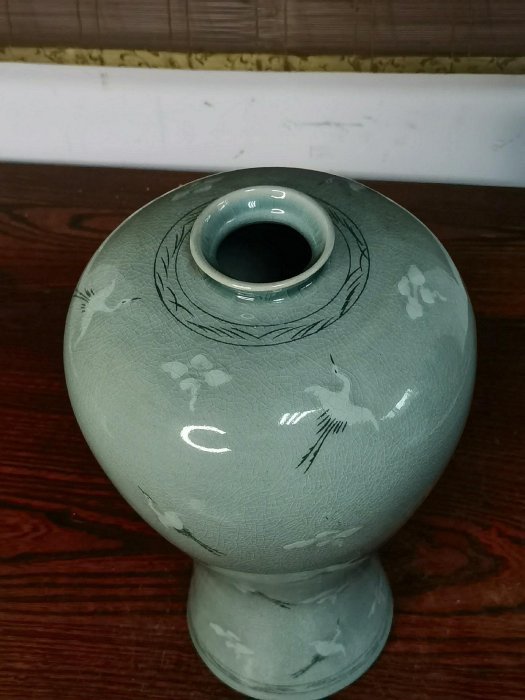 高麗青瓷梅瓶全品帶名家款高約32CM，肚徑約18CM售出后不退不換二手收藏