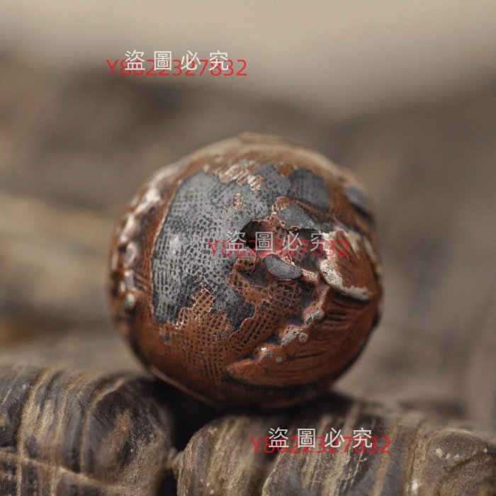日本緒締金工緒締明治時期金工緒締，錫鑲銀，蝶紋飾。 直徑18毫，重14