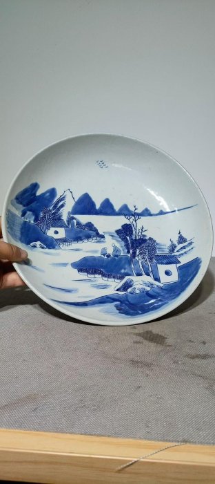 青花山水人物瓷盤，發色深邃耐看，直徑28公分，嚴選瓷器青花、山水
