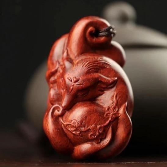 №49】崖柏木 九尾の彫り物 木製 置物 九尾狐 ヤーバイ御守 霊獣