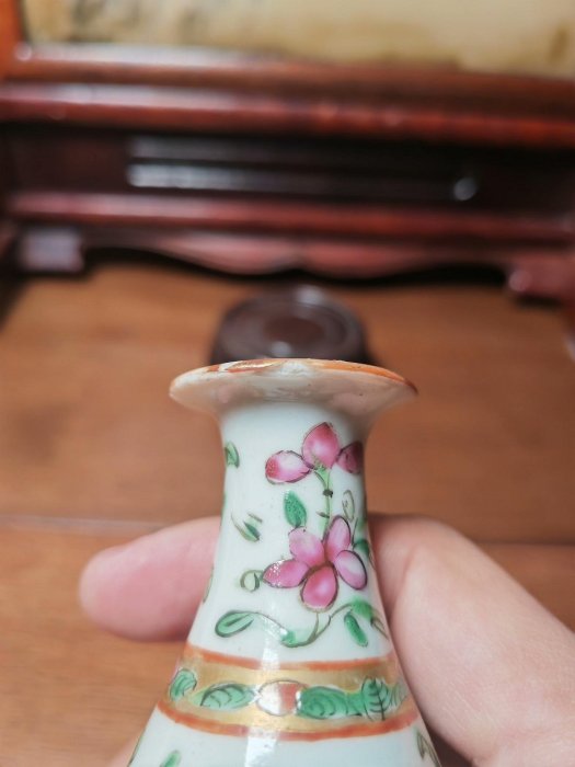 嚴選晚清粉彩花鳥玉壺春瓶，瓷質老到飽漿，適合收藏與陳設。腹徑4.5cm