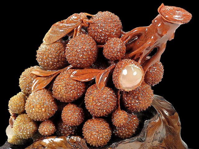 金王記拍寶網】B002 壽山石名家謝亨旺荔枝蟬精雕作品色澤溫潤精雕擺件