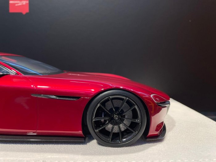 1/18 マツダ RX VISION  [EML023]未開封新品 Make Up Co., Ltd. / Mazda RX-VISION 2015