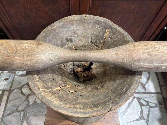 清代 臺灣 原住民 木臼與木杵古樸有味 皮殼超老 。百年木臼 檳榔臼 檳榔杵臼 平埔 木臼 原住民 捣藥 小磨藥 藥房 老木臼 早期木臼 古道 ...