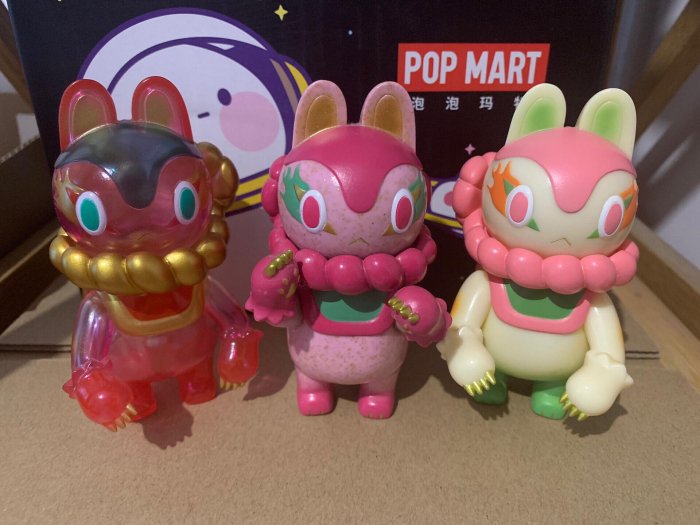 POPMART DIMOO 犬張子 日本原宿限定288體聖誕老人DIMOO 犬張子POPMART 聖誕限定, 興趣