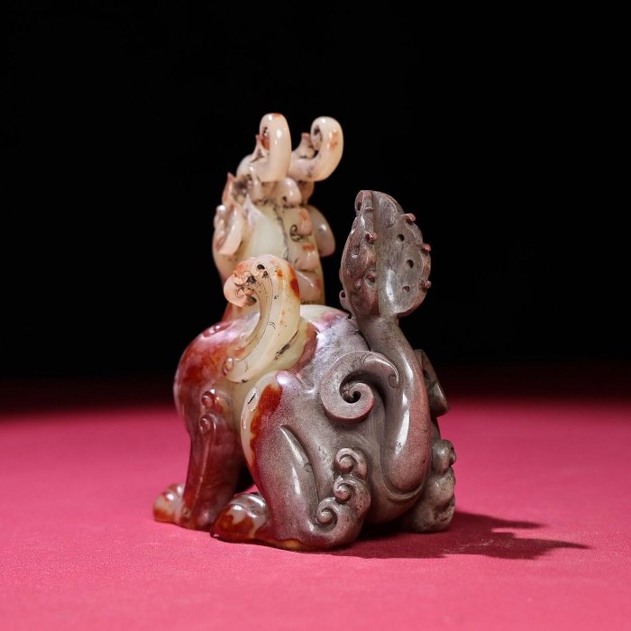 臻品舊藏，生坑和田玉瑞獸小擺包漿厚重，沁色入骨，工藝精湛，犀利民藏
