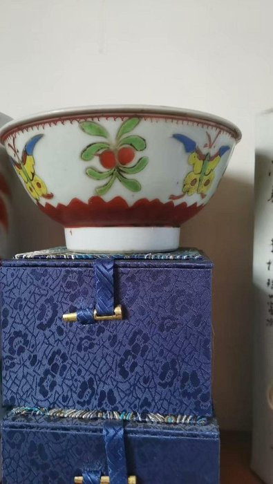 大清雍正年製 款 斗彩 豆彩 胡蝶花卉文 皿 盤 唐物 清代雍正斗彩洞石