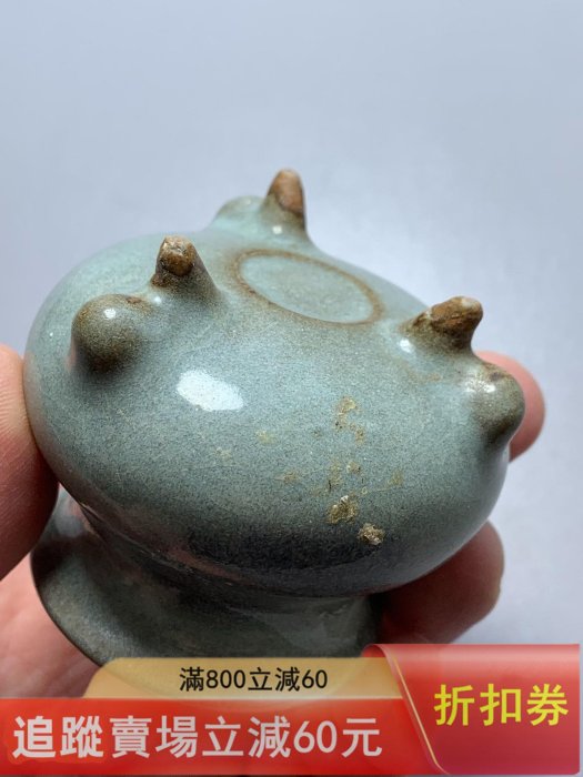 宋金鈞窯三足小香爐，器形小巧精美，6公分，品。 ，，，多件可。古玩