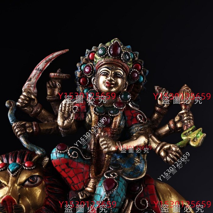 旧藏・ネパール仏教美術・六臂騎獅護法神像・宝石装飾・彩色描金・純銅製・仏像・風水 尼泊爾寺院收老純銅純手工打造鑲嵌寶石彩繪描金六臂騎獅護法神重2340克