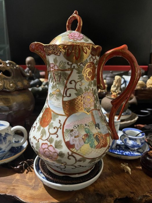 嚴選日本回流明治時期九谷壺，赤繪描金水注，人物花提梁設計，精湛繪畫