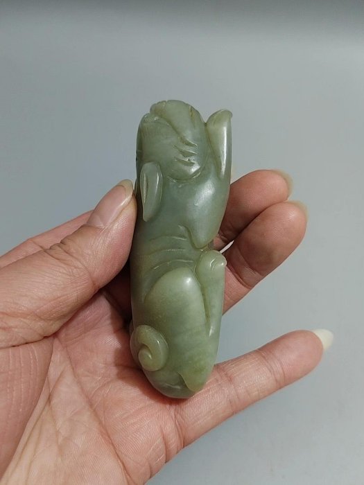 嚴選鄉村珍藏百年老和田玉貔貅手把件，玉質精純細膩，小品相完美無瑕老