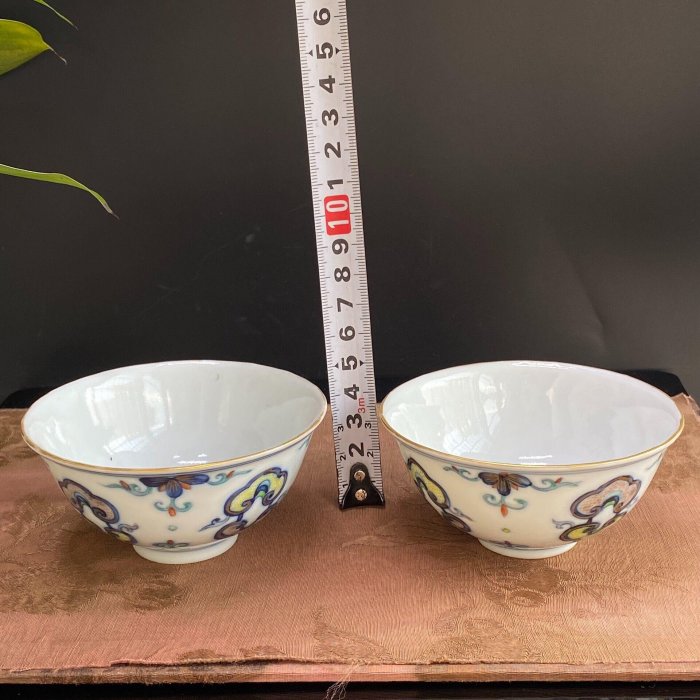 道光粉彩碗清道光粉彩寶相花+纏枝紋碗一對，家父早年收藏，釉面溫潤