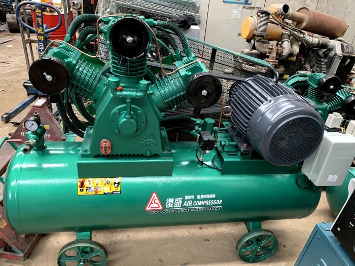 15馬空壓機.空壓機.三相220V.中古空壓機.二手空壓機.復盛空壓機.正台灣15HP空壓機.O96O595348 裴先生 Google 八里發電機