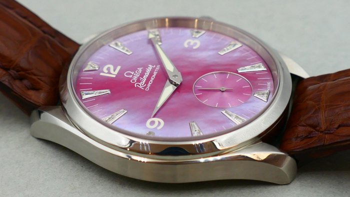 【美好時光】訂價百萬等級少見逸品!OMEGA Railmaster XXL鐵霸貝母面T鑽面