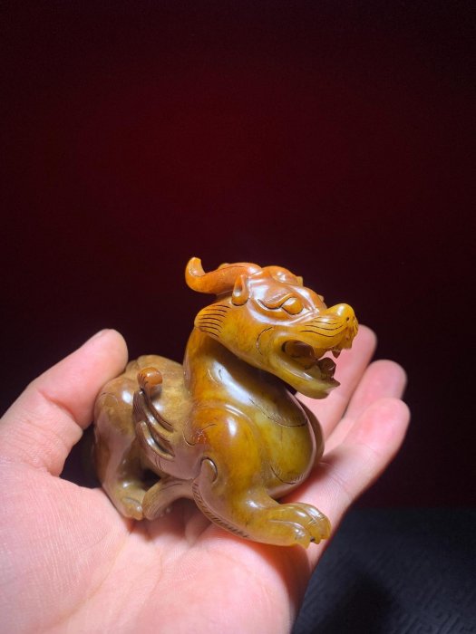舊高古玉，戰漢玉器，老玉和田玉瑞獸造型獨特，工藝精湛，玉質細膩